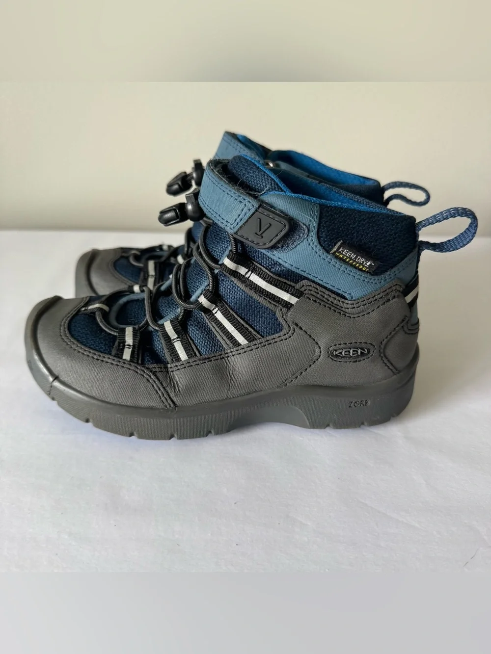 KEEN Size 12 Little Boys or Girls Waterproof Hiking Boots